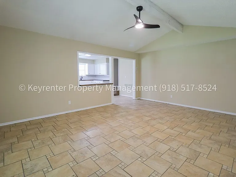 504 W Chestnut St — Photo 29