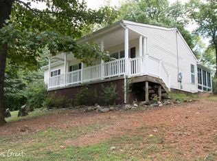 203 Woodridge Rd, Troutville, VA 24175