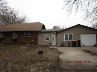 608 N 5th St, Bricelyn, MN 56014