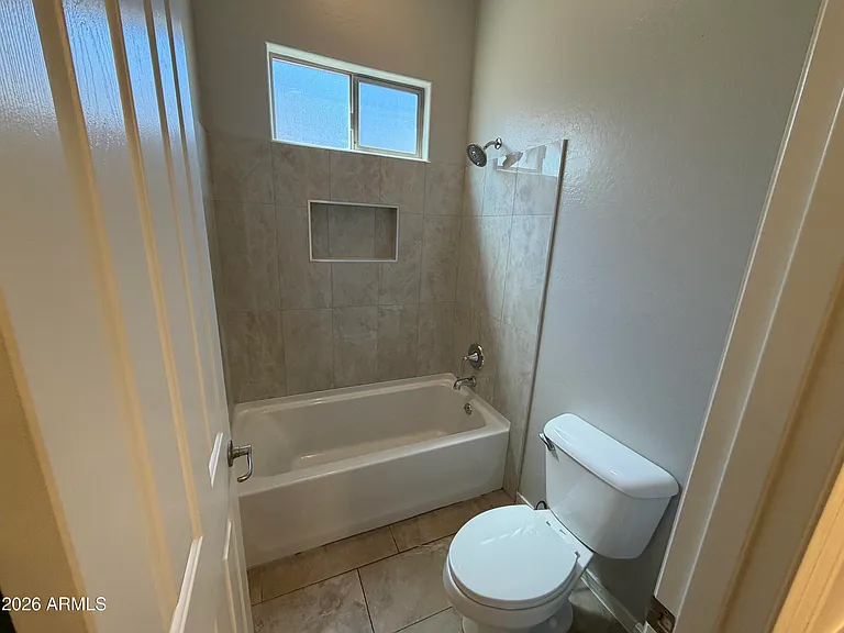 2417 E Iris Dr — Photo 32