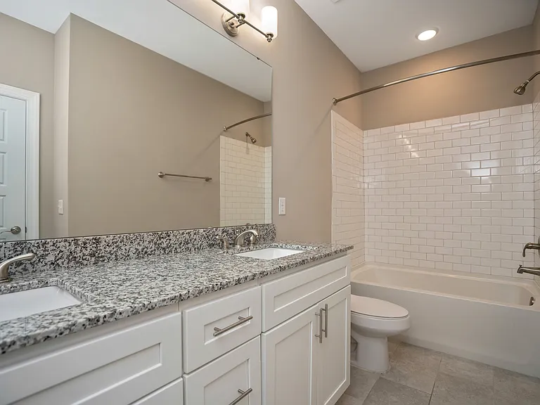 Riverwalk Apartments — Photo 10