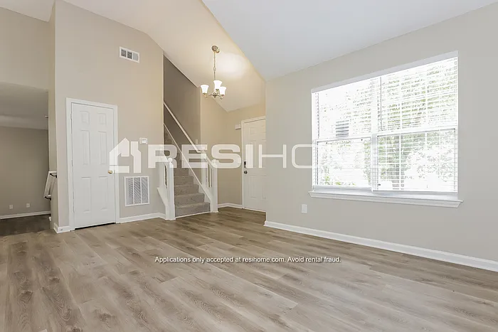2264 Creekview Trl — Photo 6