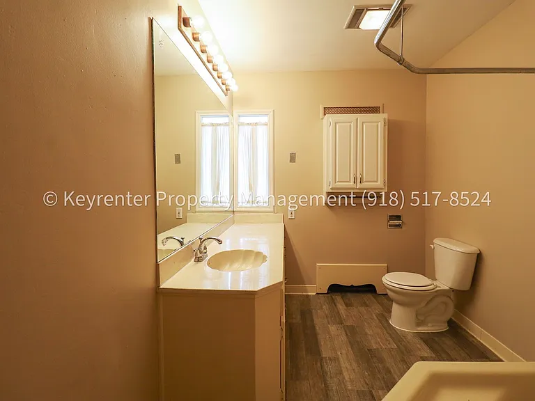 1426 E 32nd Pl — Photo 34