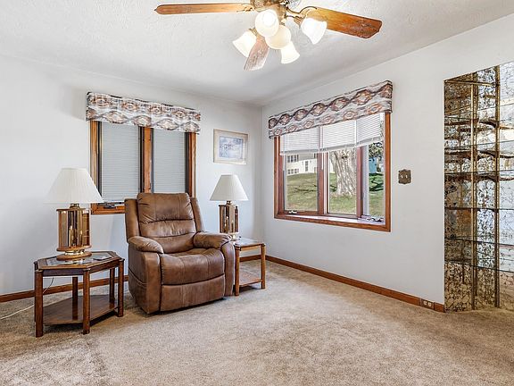 5th image of 3940 Oneida Ave