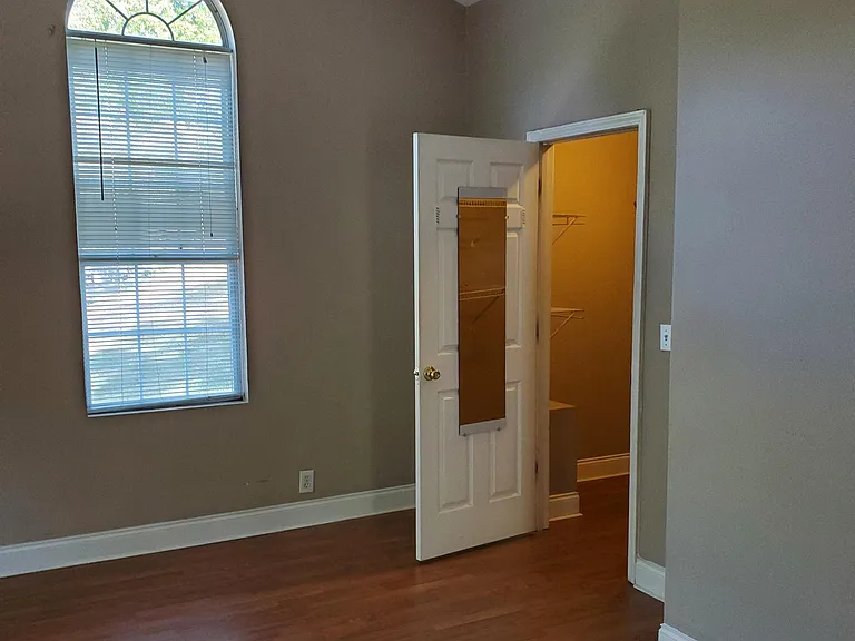 416 Hogan Cir — Photo 8