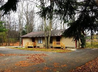 4055 S Thornapple Holw APT D, Suttons Bay, MI 49682