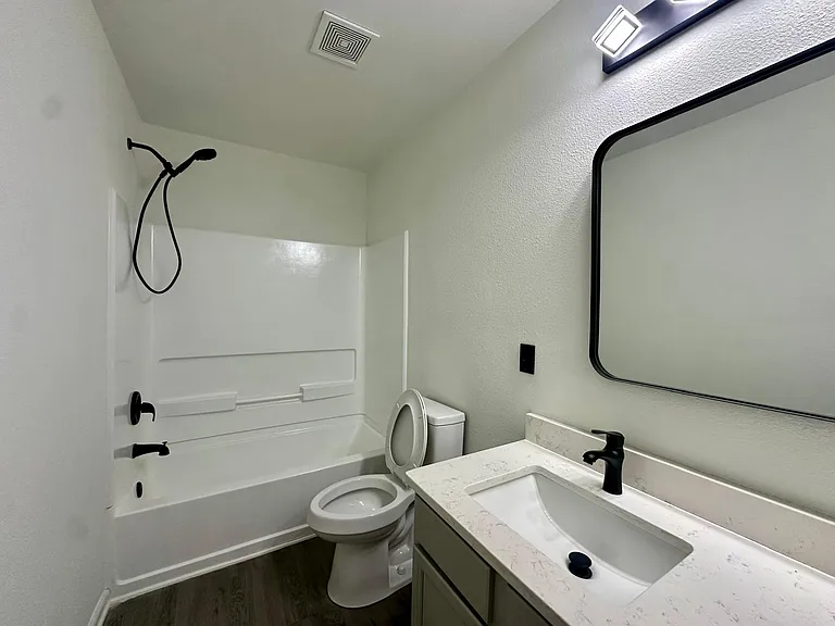 340 Zander Woods Ct — Photo 17