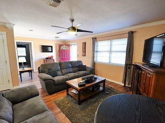 4th image of 400 Cherry Creek Ln