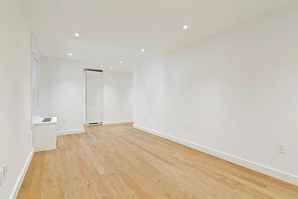 Rented by Compass | media 10