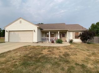 824 Hawthorne Dr, Charleston, IL