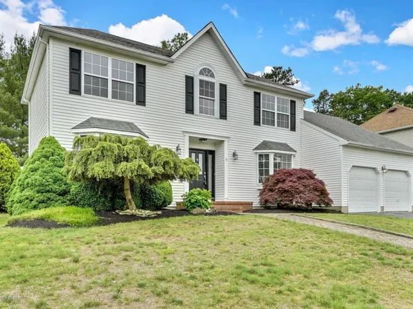 31 Cambridge Dr, Howell, NJ 07731