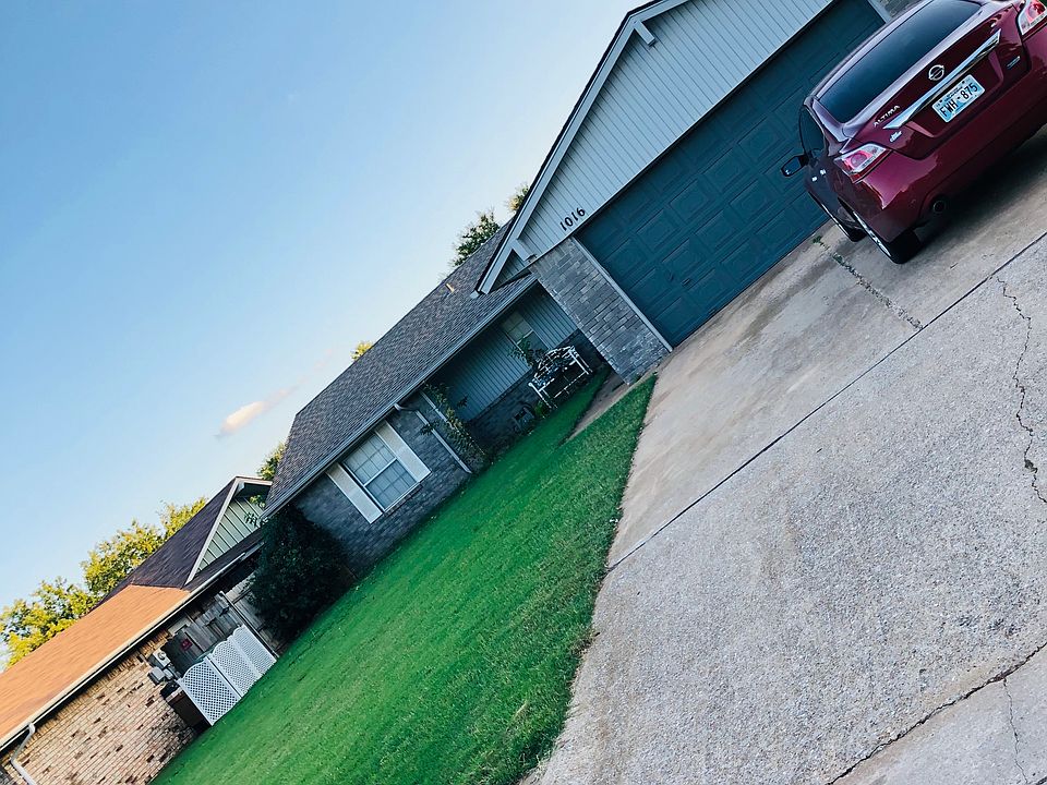 1st image of 1016 Cambridge Dr