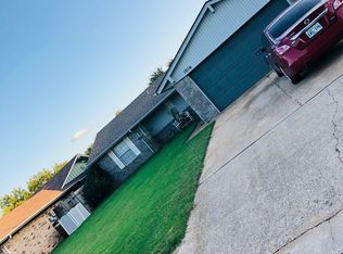 1016 Cambridge Dr, Yukon, OK 73099