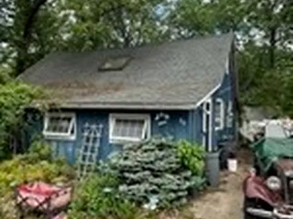 80 Bungalow St, Southwick, MA 01077