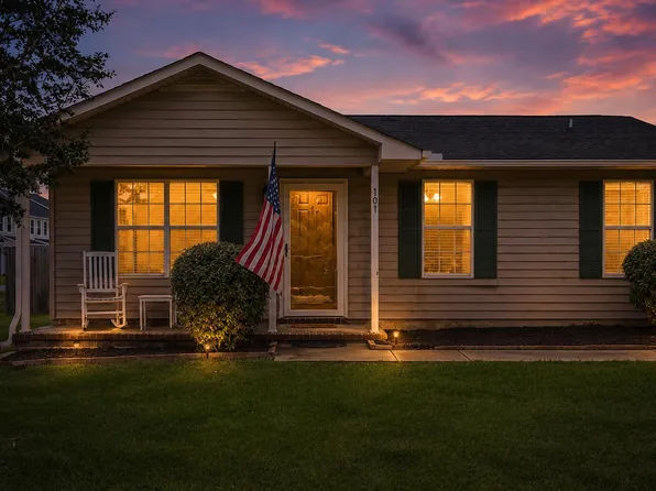 101 Lacey Ct, Moncks Corner, SC 29461