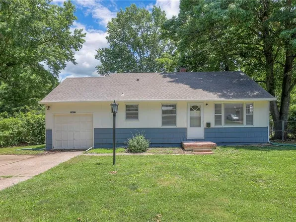 11417 Applewood Dr, Kansas City, MO 64134