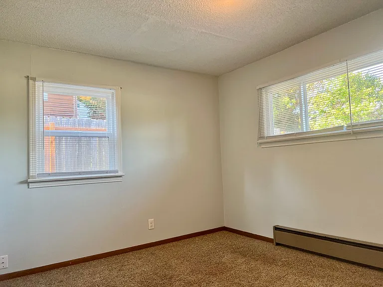 16043 Sylvester Rd SW — Photo 7