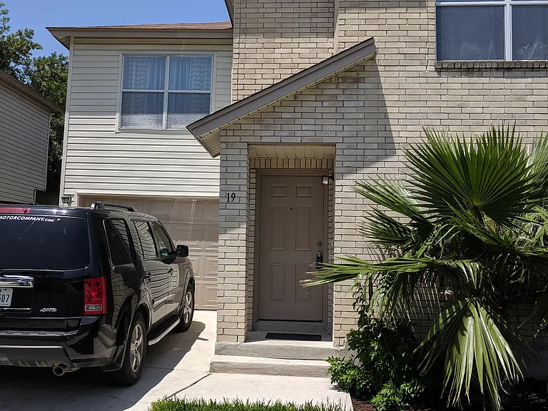 19 Fannin Post — Photo 31