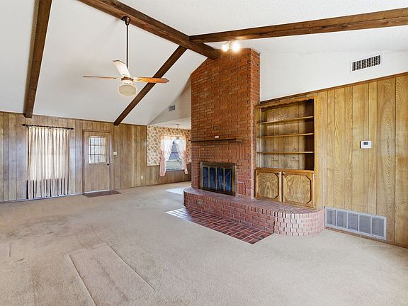 2nd image of 207 Pine St