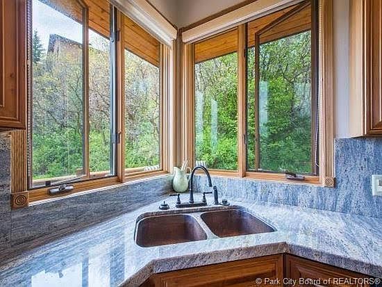 Copper sinks (Also a copper bar/island sink