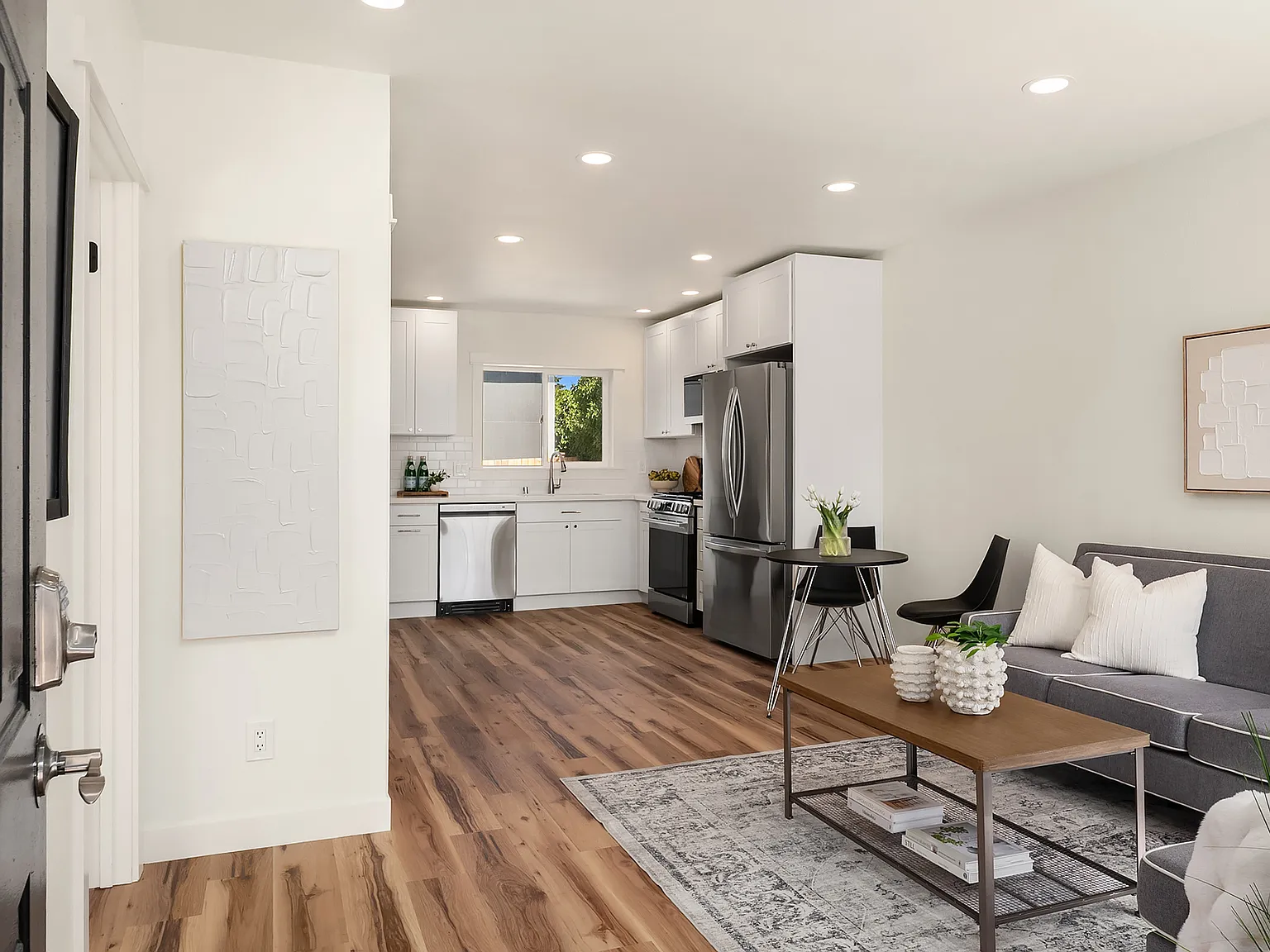2 bed, 869 sqft, $2,495 — Photo 2