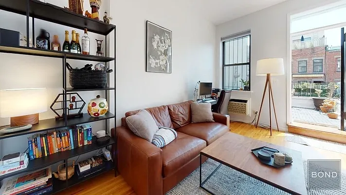 Rented by Bond New York | media 3