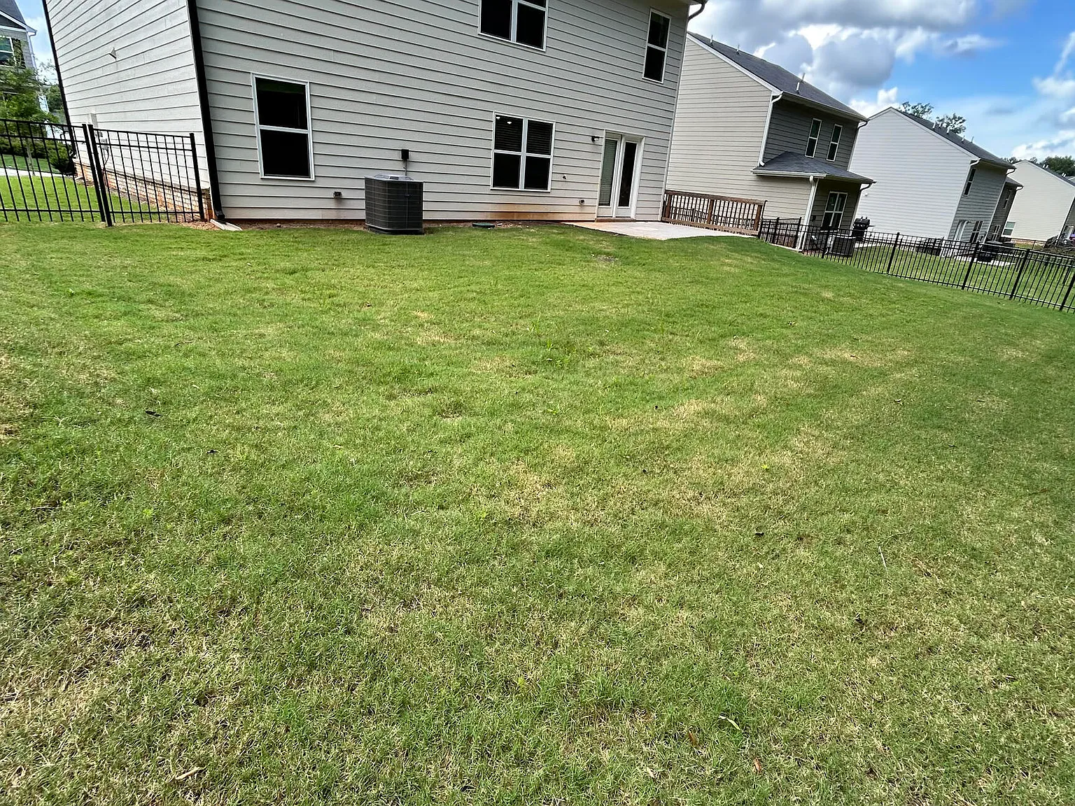 5 bed, 3.0 bath, 2511 sqft, $2,500 — Photo 2