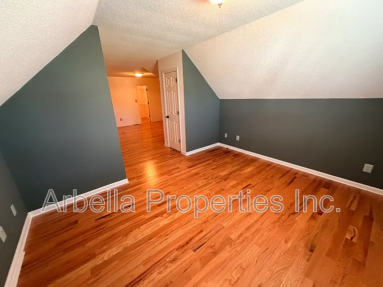 215 Radford Dr — Photo 14