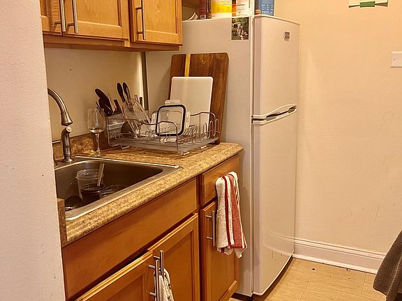 3rd image of 2351 W Wilson Ave #308