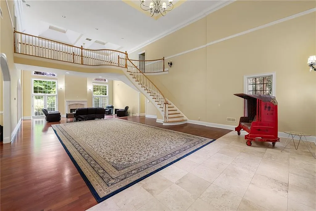 5 bed, 6.5 bath, $8,000 — Photo 4