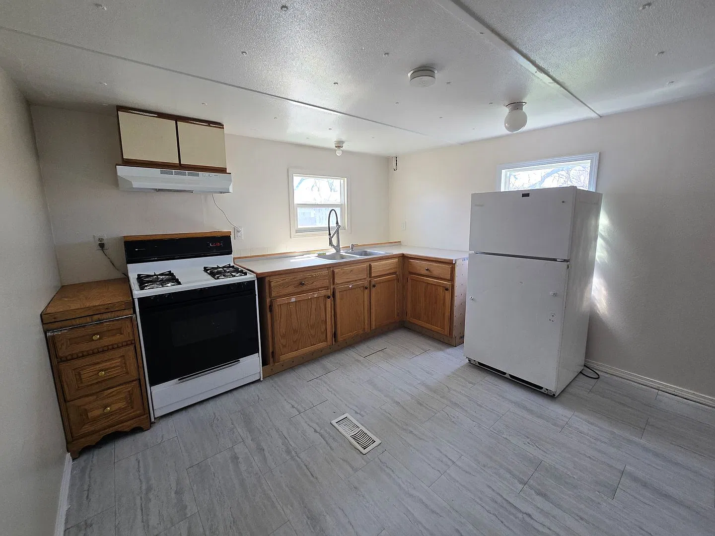 2 bed, 1 bath Trailer House — Photo 3