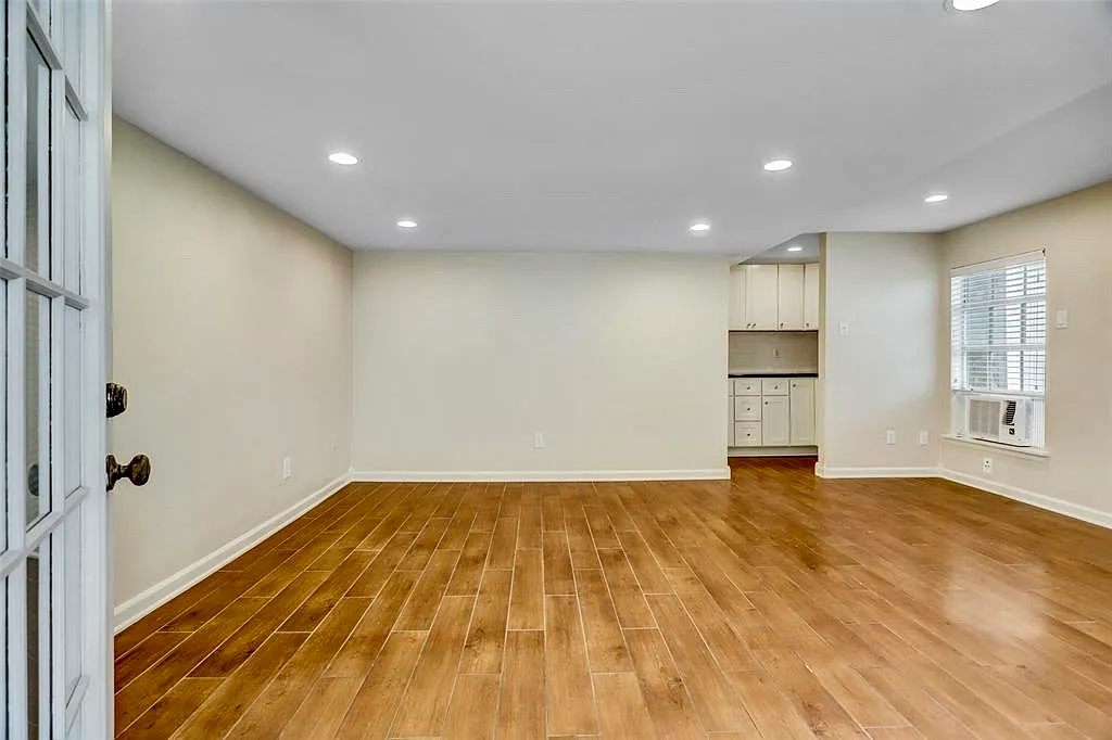 308 1/2 W Drew St — Photo 3