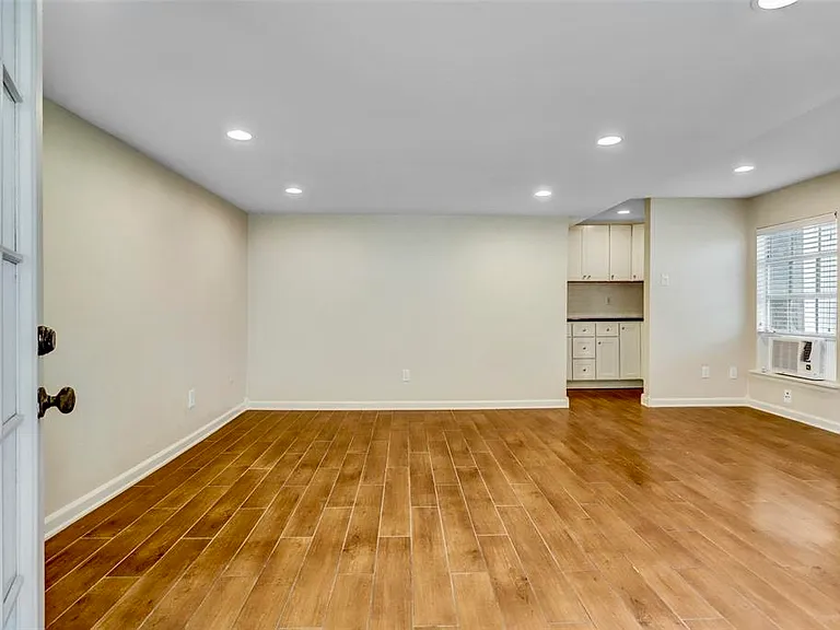 308 1/2 W Drew St #B — Photo 3