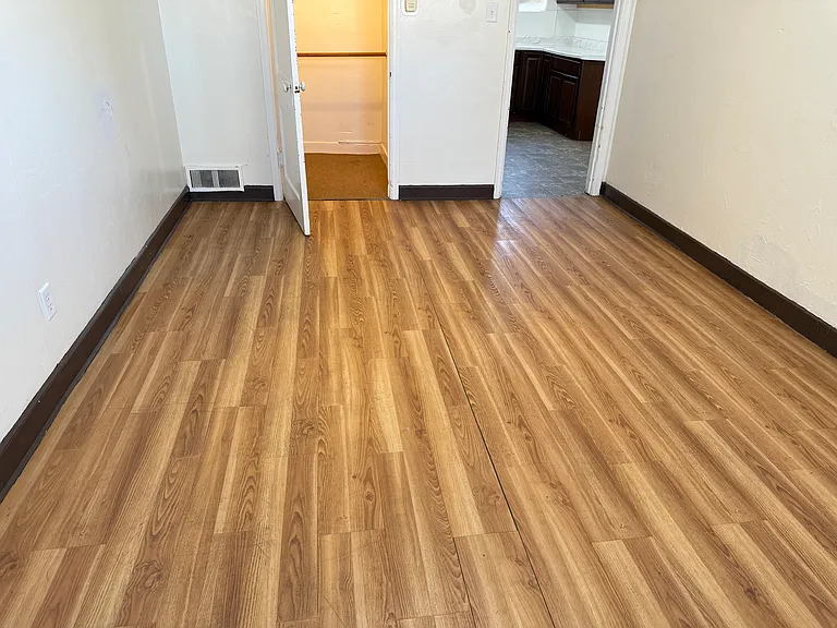 231 W 4th St #4 — Photo 5