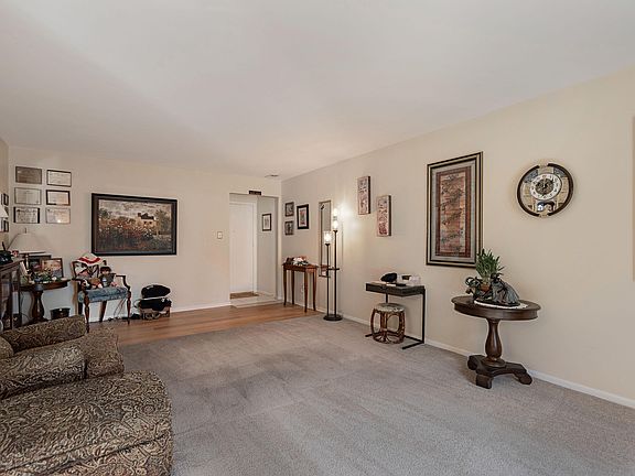 3rd image of 450 Old Stone Rd APT 2