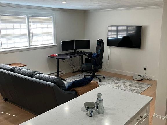 Lovely flow from kitchen to living area