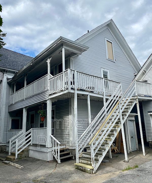 2nd image of 421 Hanover St APT 2