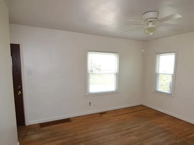 1460 Greendale Rd — Photo 6