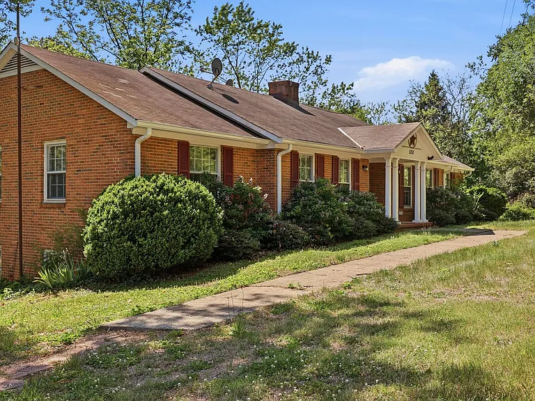 5757 Heards Mountain Rd — Photo 43