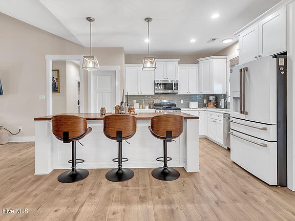 4th image of 460 Quail Road