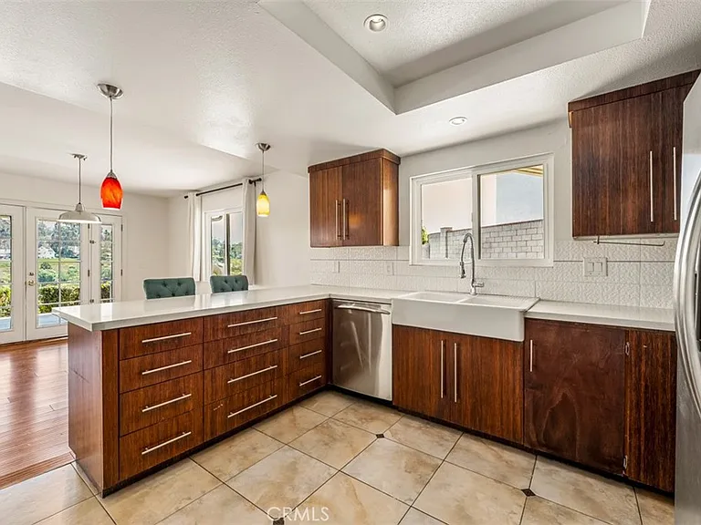 23932 Flores Ave — Photo 5