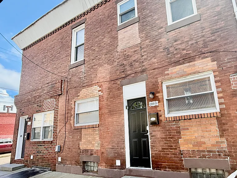 2000 S Chadwick St — Photo 1