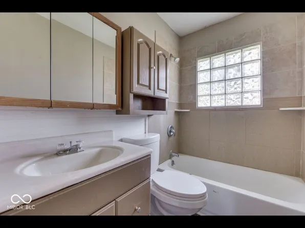 306 Parkview Dr, New Whiteland, IN 46184