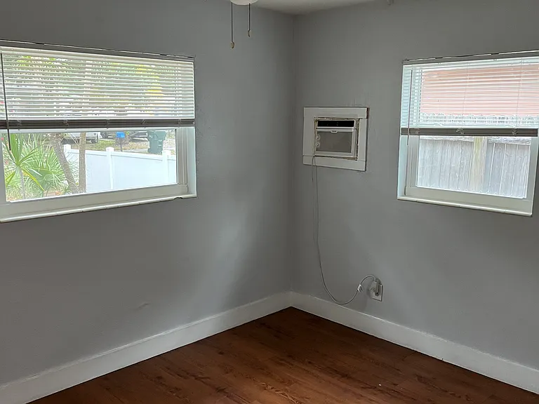 415 1st Ave NE #415 — Photo 3