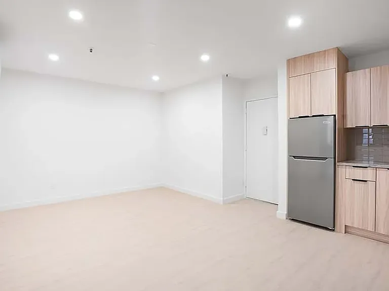 1134 1st Ave #5R — Photo 7