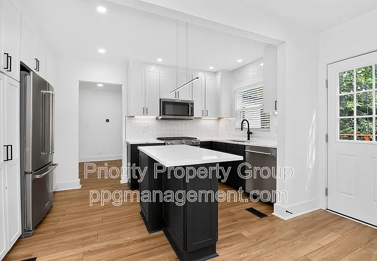1033 Drummond Ave — Photo 3