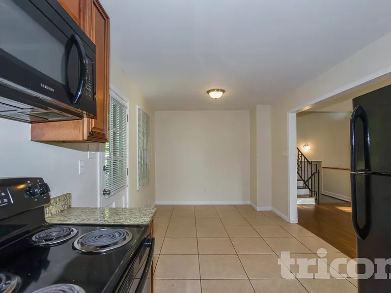 4200 Gladstone Ln — Photo 6