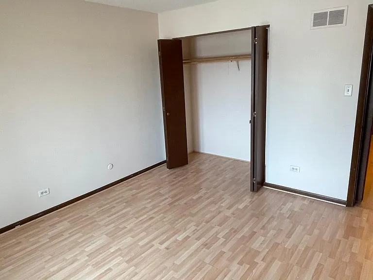 8020 N Kilpatrick Ave #D — Photo 8