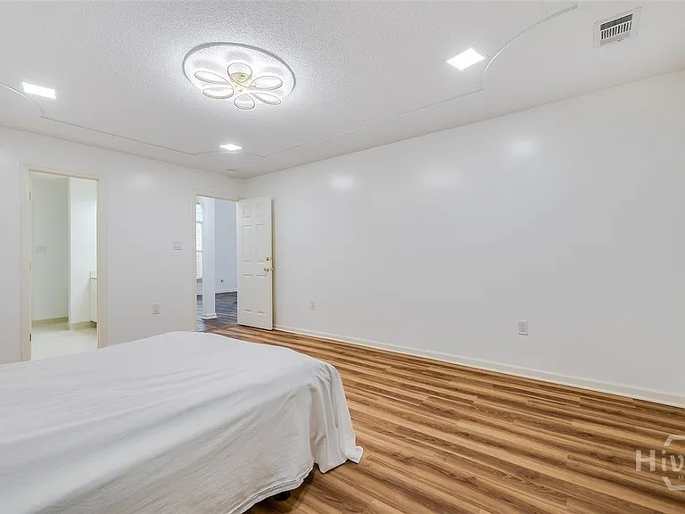 108 Village Lake Dr — Photo 22