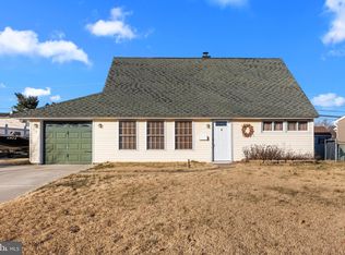 11 Calicobush Rd, Levittown, PA 19057